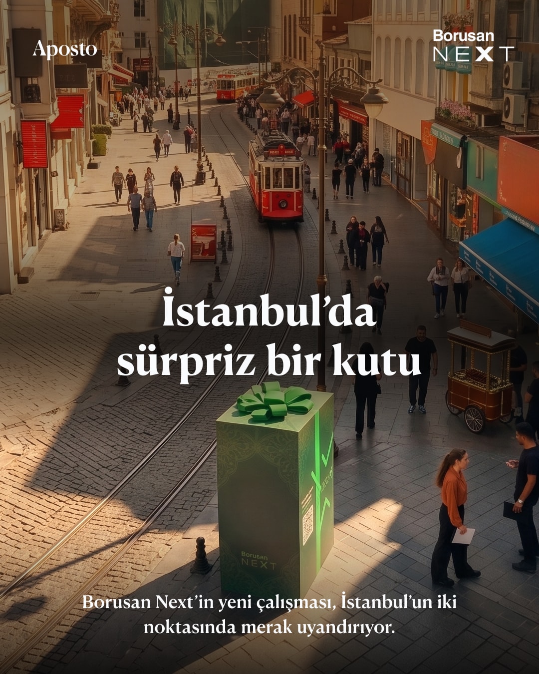 Eminönü ve Bakırköy’de beliren dev kutu, görenleri şaşırtıyor.